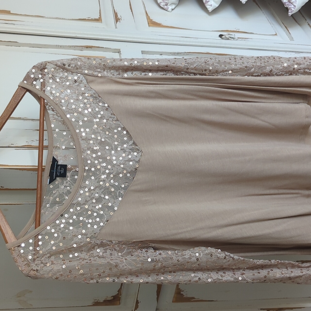 MODA international knitted top with beige sequins